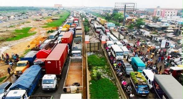 Lagos-Ibadan Traffic Sends Transport Fares Up as Crash Claims Four